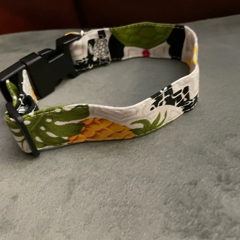 Brand new Hawaiian Green White Yellow Dog Collar Size 8-12”.